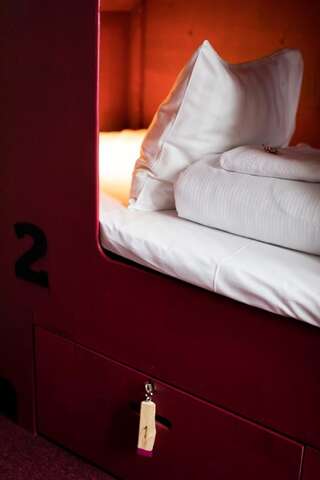 Хостелы Myö Hostel Хельсинки Кровать в роскошном общем номере с 8 кроватями-3